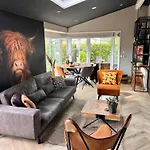 Het Verwende Nest Met Prive Hottub & Barrel Sauna Alpesi faház *