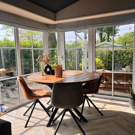 Het Verwende Nest Lodge, Wellness Lodge, Hottub & Sauna Chalet Voorthuizen
