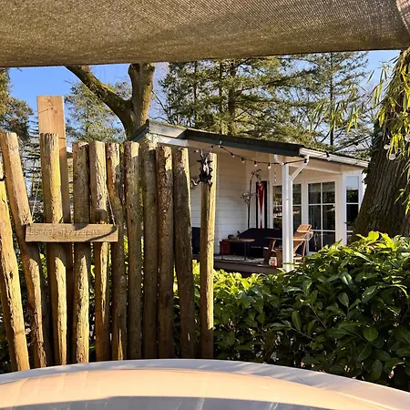 Alpesi faház Het Verwende Nest Met Prive Hottub & Barrel Sauna *