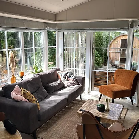 Het Verwende Nest Met Prive Hottub & Barrel Sauna Alpesi faház Voorthuizen